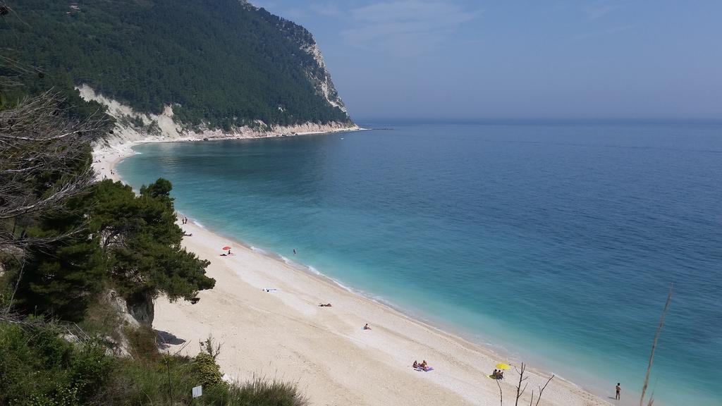 A Due Passi Dal Mare B&B Numana Exterior photo
