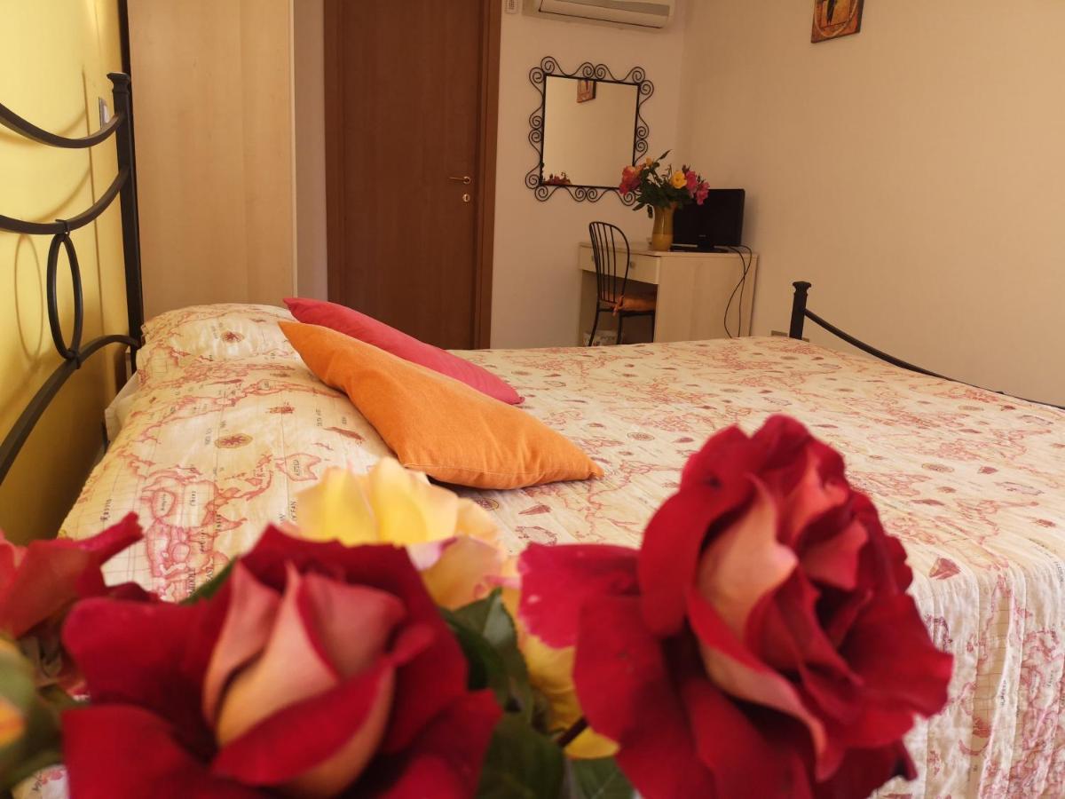 A Due Passi Dal Mare B&B Numana Exterior photo